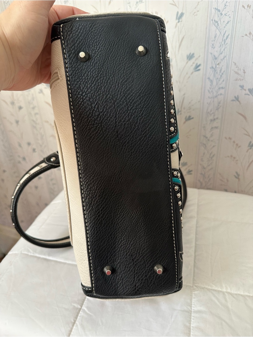 P & G Western-inspired Rhinestone Cross Concealed Carry Shoulder Bag - Picture 10 of 16